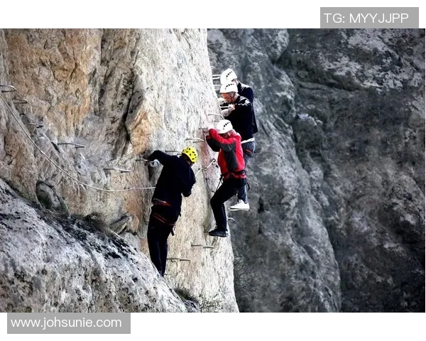 实时新闻攀岩精神探讨上海攀岩队的团队协作与默契之道